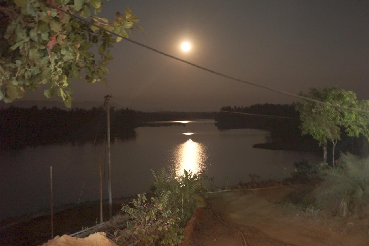 Sona Villa, The Lake Chalet Kudal  外观 照片